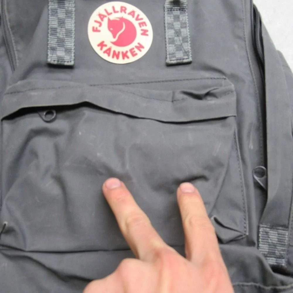 Fjallraven Kanken Backpack Bag Mens Medium Gray Durable Adjustable Strap Travel
